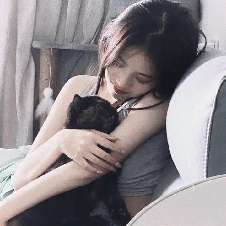 双姝斗影月光寒